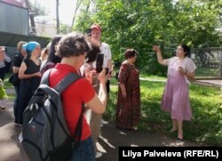 Наталья Самовер с участниками Воскресных хохоловских стояний