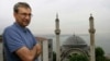 Orhan Pamuk: “Türk burjuaziyası məni əsəbiləşdirir”