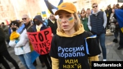 Протест против военной агрессии России против Украины в Ванкувере, Канада. 5 марта 2022 года