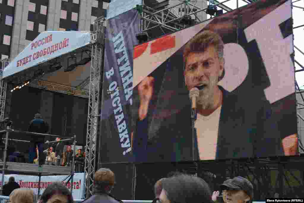 Борис Немцов на трибуне митинга. Москва, 15.09.12