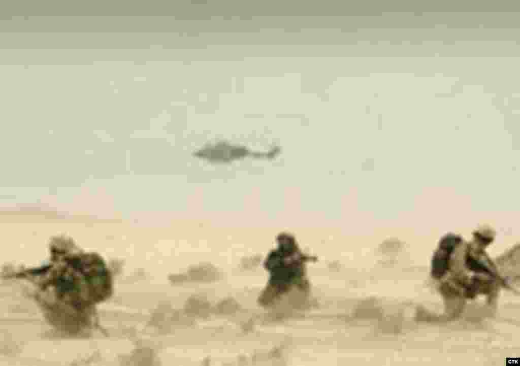 Iraq -- soldiers in desert #rferl.org#