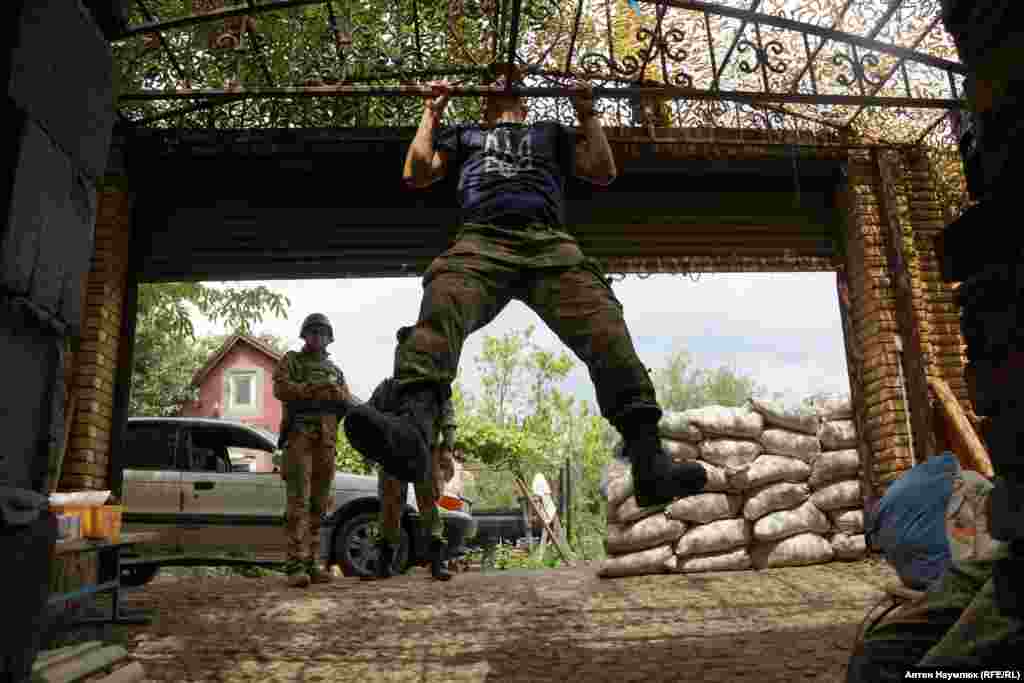 На базе украинских военных медиков. Поселок Водяное