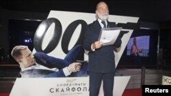 Майкл Кентский выступает перед премьерой фильма "Skyfall" (из серии о Джеймсе Бонде) в Москве, 2012 год