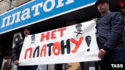 Акция протеста водителей грузовиков против системы "Платон" в Белгороде